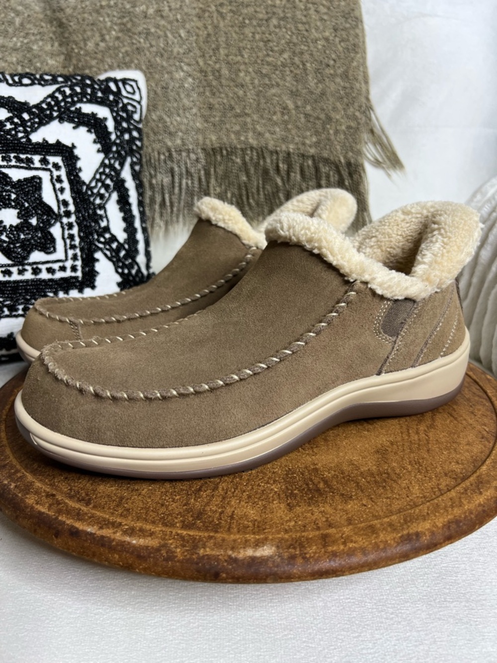 Orthofeet Lorin Womens 8.5 M Brown Suede Leather Moccasin Slippers Faux Fur